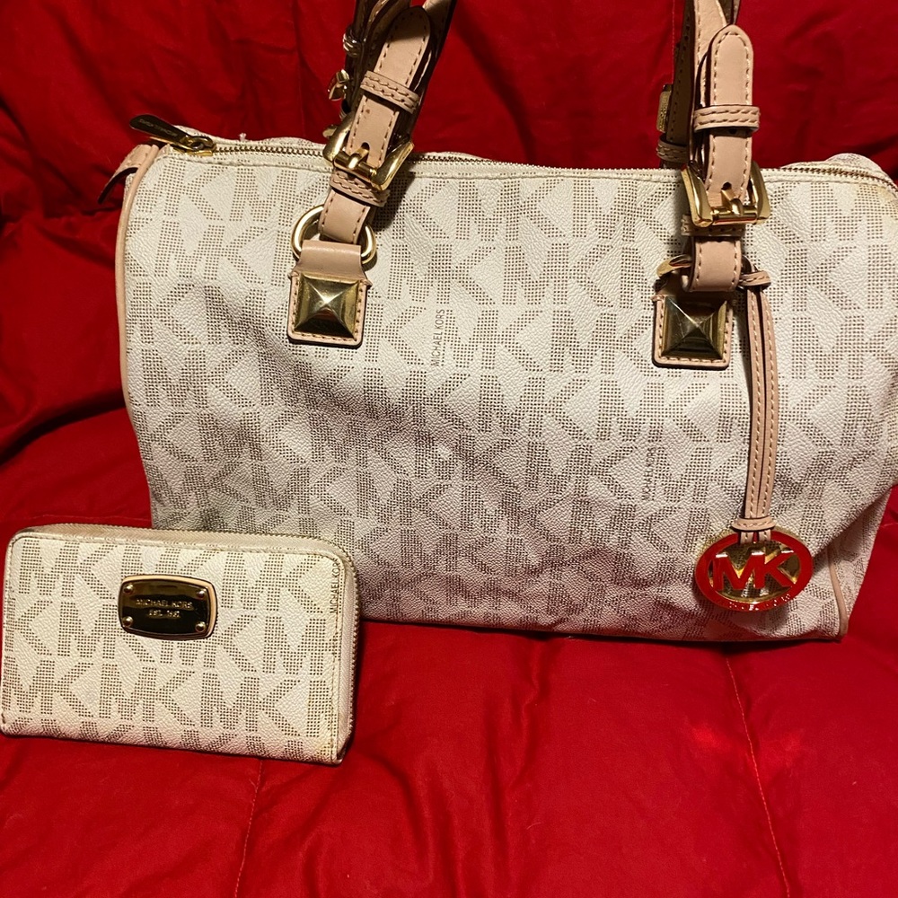 🎄Michael Kors satchel and matching wallet🎄